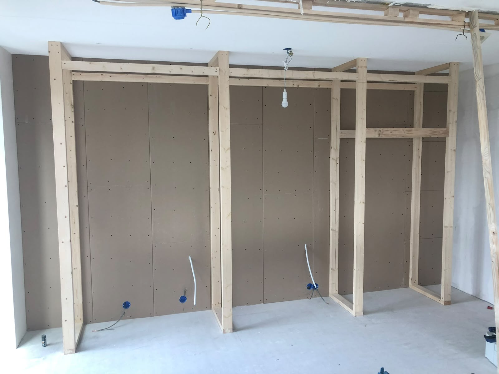 Maatwerk wanden voor een strakke keukenafwerking — foto 2